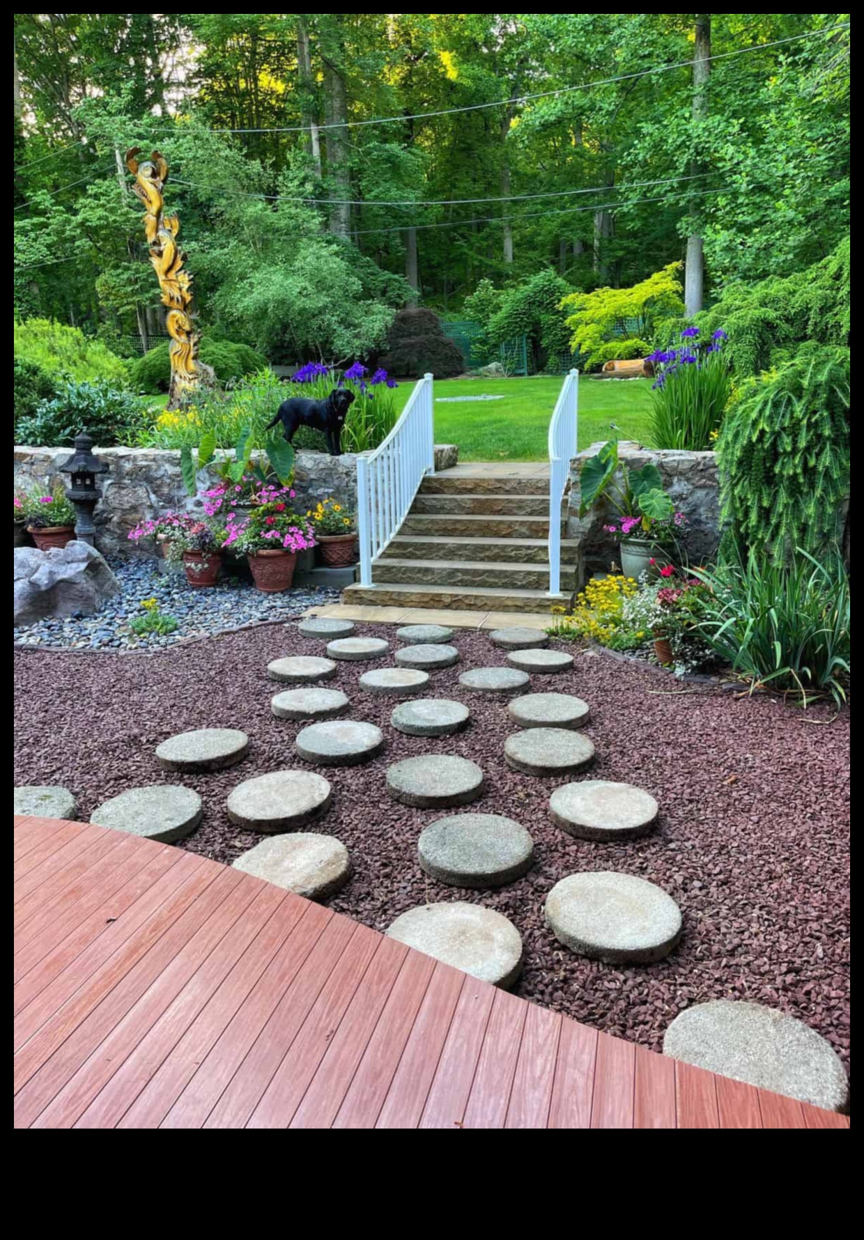 Skulpturālā svētlaime: ienesiet mieru jūsu āra oāzē