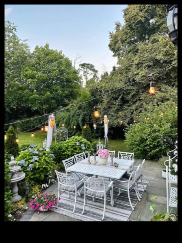 Apburts brīvā dabā: atklājiet eleganto dārza mēbeļu valdzinājumu